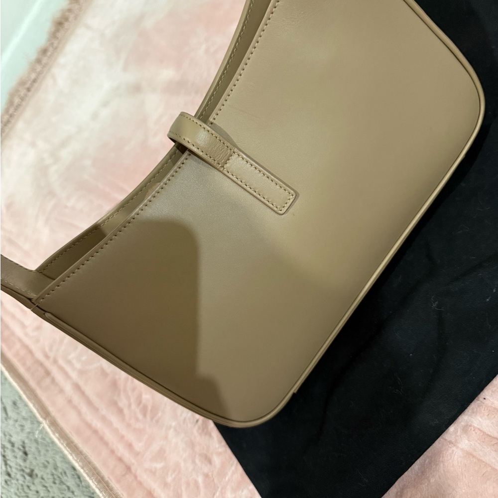Yves Saint Laurent Le 5 A 7 Tan Shoulder Bag with Gold Logo - Picture 6 of 6